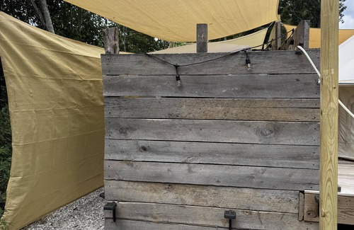 Horse Cave RV Rental | 10 Point Landing - 10 Point Landing Glamping with Queen Bed & Bath