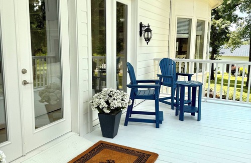 Oakhurst House | 10 Serene Acres: Your Perfect Micro Wedding Escape