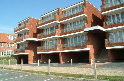 Sheringham Apartment | 10 Vista Court - Amazing panoramic views towards the town and sea from this first floor apartment