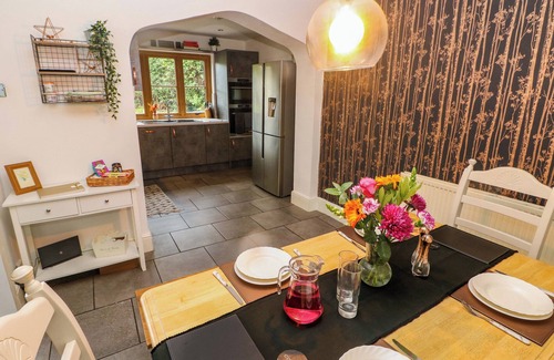 Cwm-twrch Isaf Cottage | 100 CWMPHIL ROAD, pet friendly, with a garden in Ystradgynlais