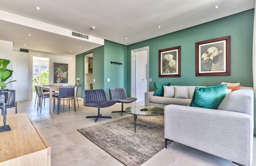 Victoria and Alfred Waterfront Apartment | 100 m² Apartment ∙ 3 bedrooms ∙ 6 guests
