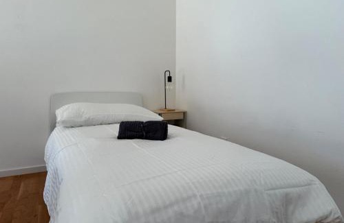 Gerasdorf bei Wien Apartment | 100 m2 Apartment with Balcony & Free Parking