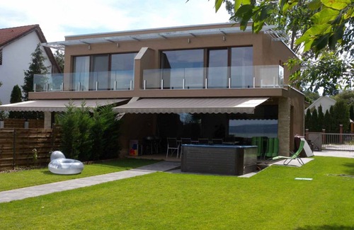 Balatonszarszo House | 100 m² House ∙ 3 bedrooms ∙ 6 guests