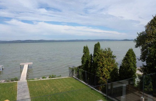 Balatonszarszo House | 100 m² House ∙ 3 bedrooms ∙ 6 guests