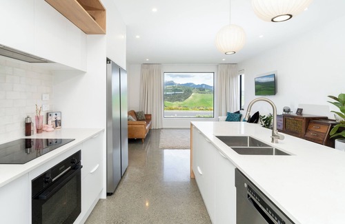 Raglan House | 100% Pure Raglan - Karioi Mountain View