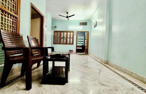 Varanasi Apartment | 100m from Ganges River & Ghat, 1-bedroom in Varanasi with AC, WiFi