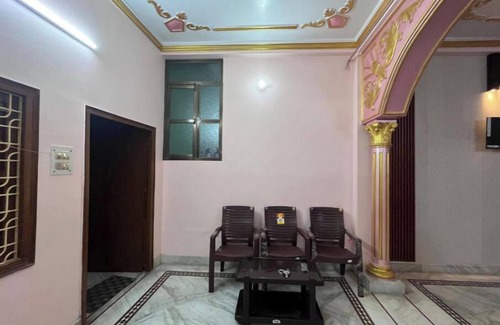 Varanasi Apartment | 100m from Ganges River & Ghat, 1-bedroom in Varanasi with AC, WiFi