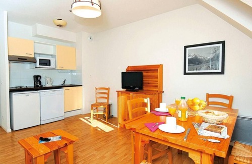 Bagneres-de-Luchon Apartment | 100m from ski lifts, tv, ski locker, 62m², Luchon-Superbagnères