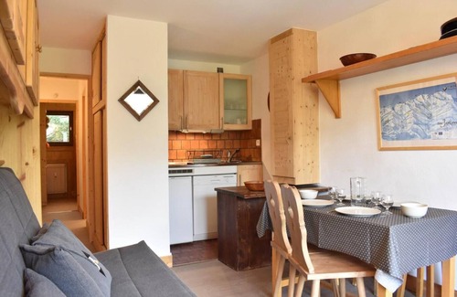 Meribel Apartment | 100m from ski slopes, 3rd floor, balcony, ski locker, 28m², Méribel