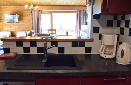 Meribel Apartment | 100m from ski slopes, 2nd floor, balcony, tv, ski locker, 60m², Méribel