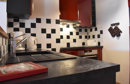 Meribel Apartment | 100m from ski slopes, 2nd floor, balcony, tv, ski locker, 60m², Méribel