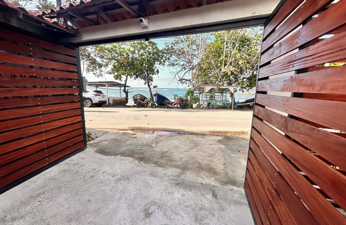 Puerto Viejo de Talamanca Cabin | 101 - Beachfront Cozy Room Down Town Puerto Viejo