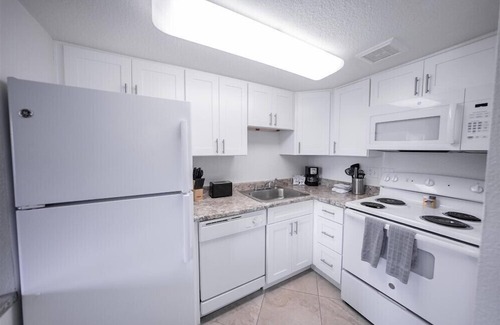 New Papago Parkway Apartment | 102 -Resort-Style Living | Luxe Suite, Poolside Lounge, Tennis & Outdoor Games