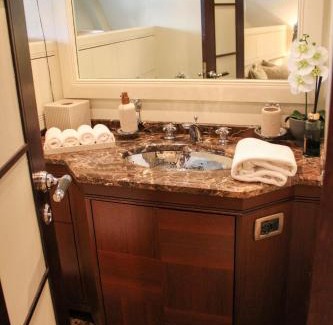 Paraga Boat Rental | 105 ft Yacht