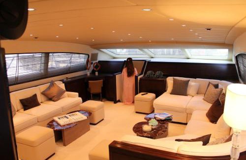 Paraga Boat Rental | 105 ft Yacht