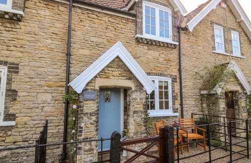 Brantingham Cottage | 105 m² Cottage ∙ 2 bedrooms ∙ 3 guests