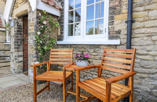 Brantingham Cottage | 105 m² Cottage ∙ 2 bedrooms ∙ 3 guests