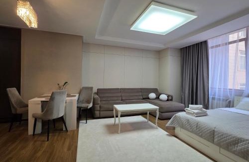 Almaty District Apartment | 108 посольство США 2х комн кв на 1-6 гостей с 2-мя кроватями и раскладной диван 2 санузла