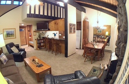 Mammoth Lakes Condo | 108 Standard by RedAwning