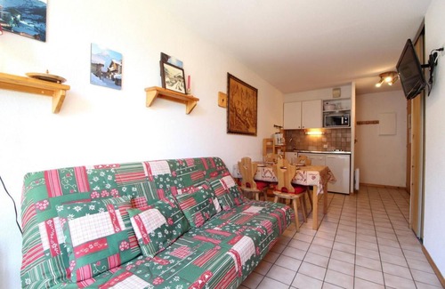 Lanslevillard Apartment | 10m from ski slopes, 1st floor, tv, ski locker, 22m², Val Cenis