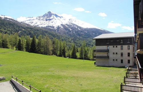 Lanslevillard Apartment | 10m from ski slopes, 1st floor, tv, ski locker, 22m², Val Cenis