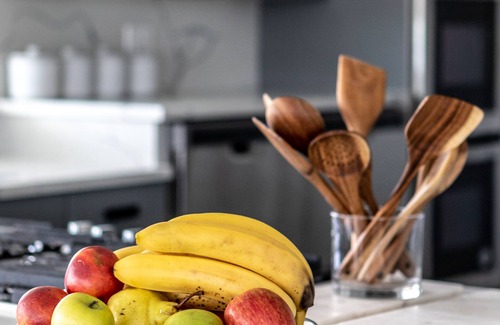 Eastport House | 11-Bedroom Mansion with an Seasonal Outdoor Pool 10.5 bathrooms