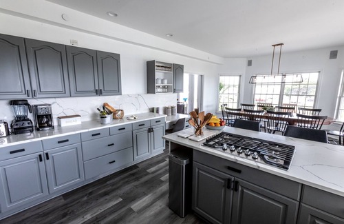 Eastport House | 11-Bedroom Mansion with an Seasonal Outdoor Pool 10.5 bathrooms