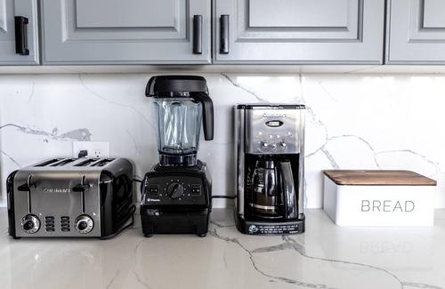 Eastport House | 11-Bedroom Mansion with an Seasonal Outdoor Pool 10.5 bathrooms