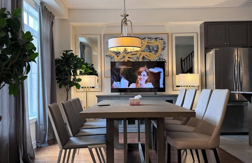 Vaughan House | 11 Beds - Kleinburg Crown Town Residences