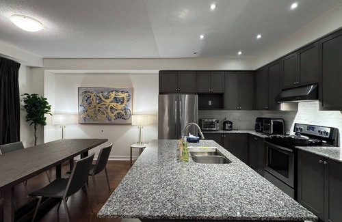 Vaughan House | 11 Beds - Kleinburg Crown Town Residences
