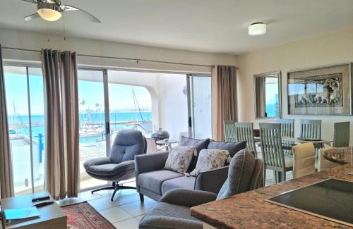 Gordons Bay Central Apartment | '11 Gordonia'- 2 En-suite Bedrooms, Beach access & Great location