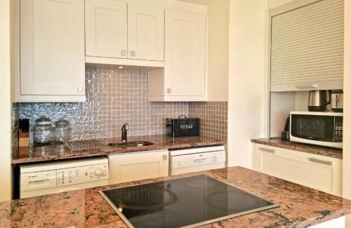 Gordons Bay Central Apartment | '11 Gordonia'- 2 En-suite Bedrooms, Beach access & Great location