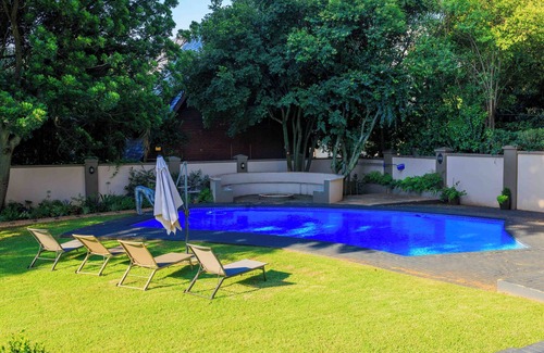 Northcliff Apartment | 11 Hotel Suites in Northcliff with AC, Wi-Fi, swimming pool & free breakfast.