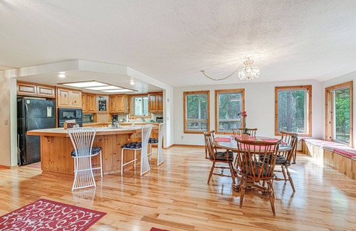 Murphy House | 11 Mi to Cathedral Hills: Home w/Fireplace!