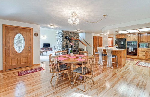 Murphy House | 11 Mi to Cathedral Hills: Home w/Fireplace!