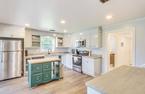 Holt House | 11 Mi to Smithville Lake: Private Home Near Winery