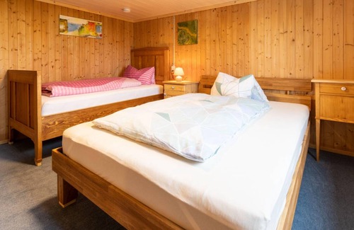 Schwarzenberg Apartment | 110 m² Apartment ∙ 4 bedrooms ∙ 9 guests