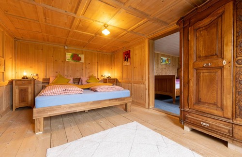 Schwarzenberg Apartment | 110 m² Apartment ∙ 4 bedrooms ∙ 9 guests