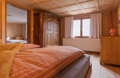 Schwarzenberg Apartment | 110 m² Apartment ∙ 4 bedrooms ∙ 9 guests