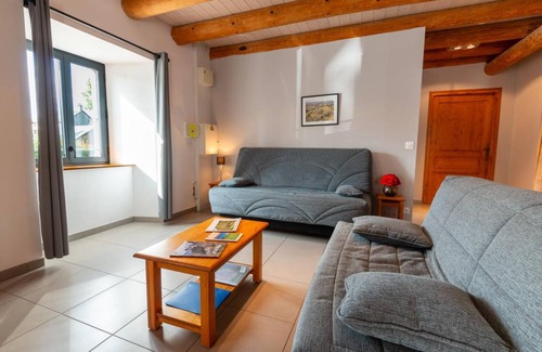 Albaret-le-Comtal House | 110 m² Gîte ∙ 3 bedrooms ∙ 10 guests