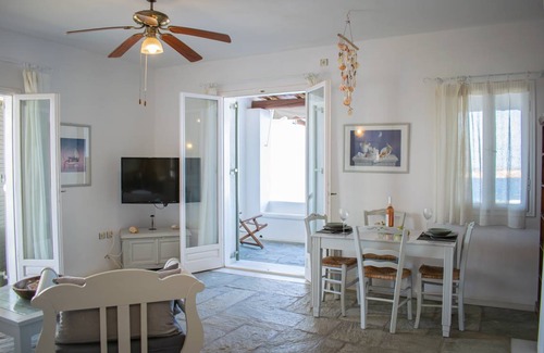 Nea Cryssi Akti Villa | 110 m² Villa ∙ 4 bedrooms ∙ 7 guests