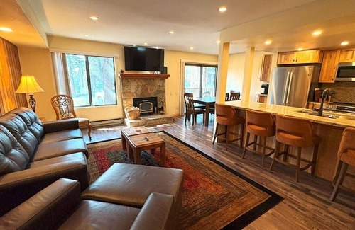 Mammoth Lakes Condo | 111 Standard by RedAwning