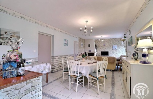 Roz-sur-Couesnon House | 113 m² Gîte ∙ 4 bedrooms ∙ 8 guests