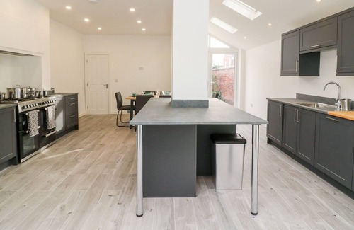 York Cabin | 117 CARR LANE, pet friendly, character holiday cottage in York