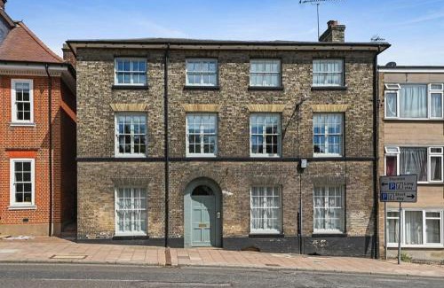Bury St Edmunds Apartment | 119 Northgate st - Stylish one bedroom apartment set within walking distance to town, spacious living space & Wifi throughout