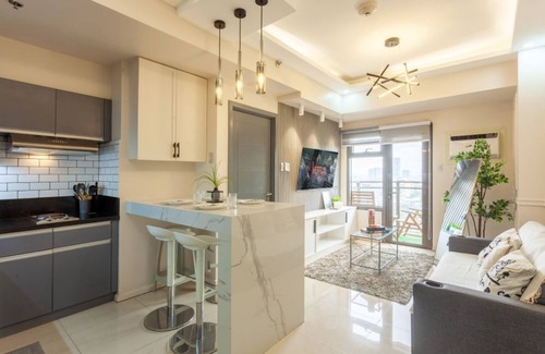 Pasay Condo | 11M LuxeStay @ The Radiance Manila