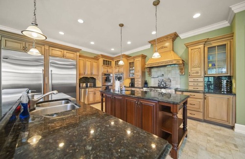 Morris House | 12,000 SF Mansion w/Pool & Lakeview