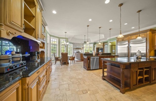 Morris House | 12,000 SF Mansion w/Pool & Lakeview