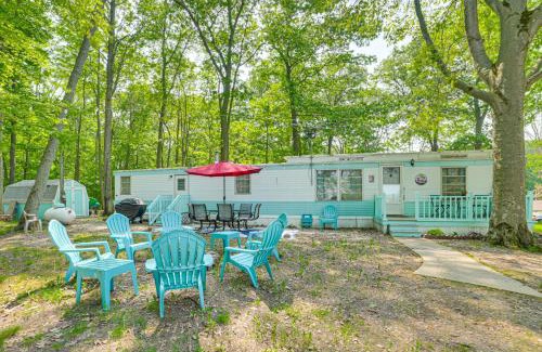Kalkaska House | 12 Mi to Skiing Manistee Lake Cottage with Fire Pit