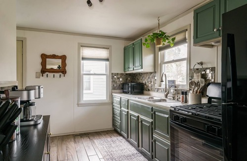 Notre Dame House | 12-mins walk to ND: BBQ - Old Money Sports Glam. Pet Friendly!